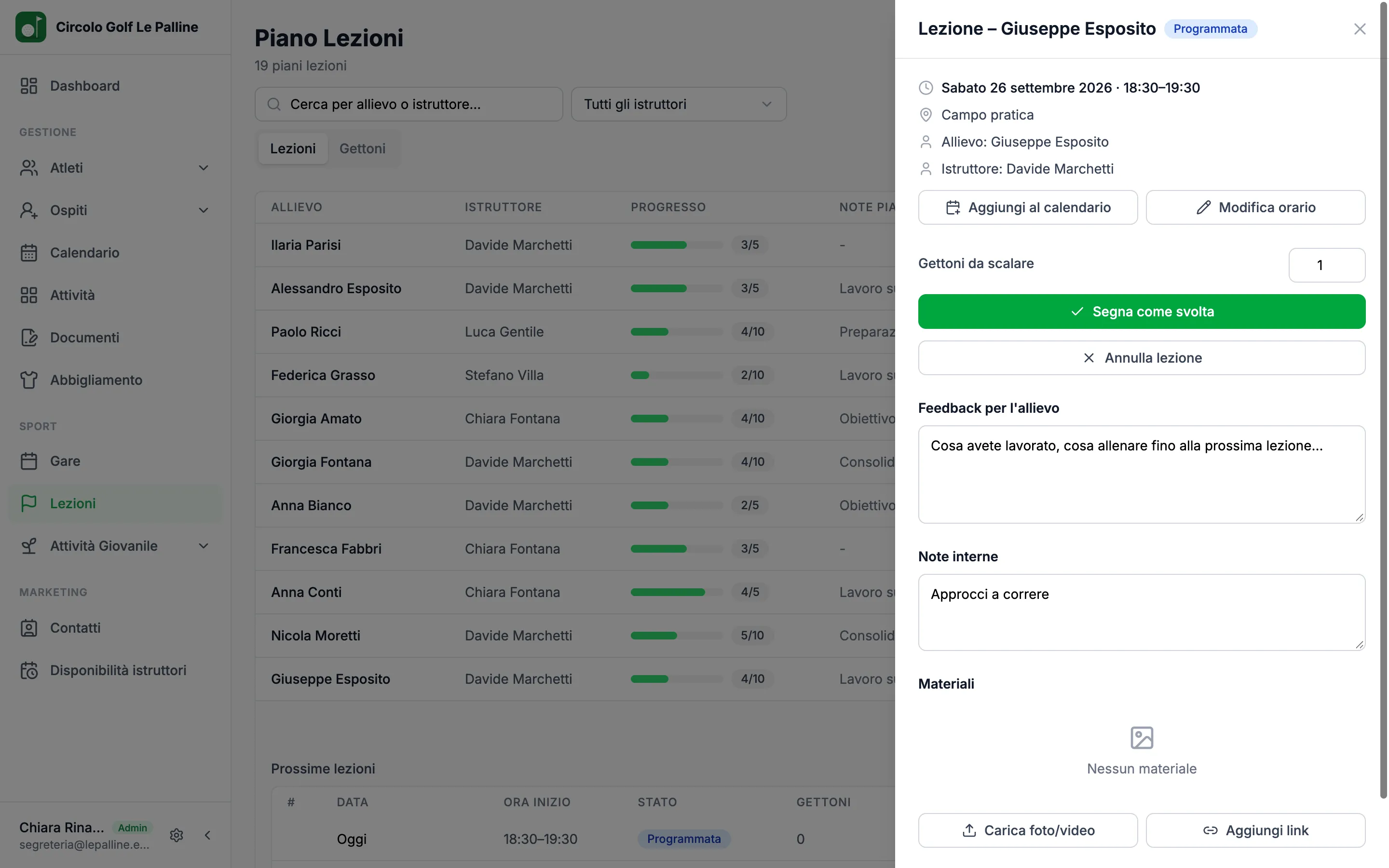 Scheda di una lezione con gettoni da scalare, «Segna come svolta», feedback per l'allievo, note interne e materiali